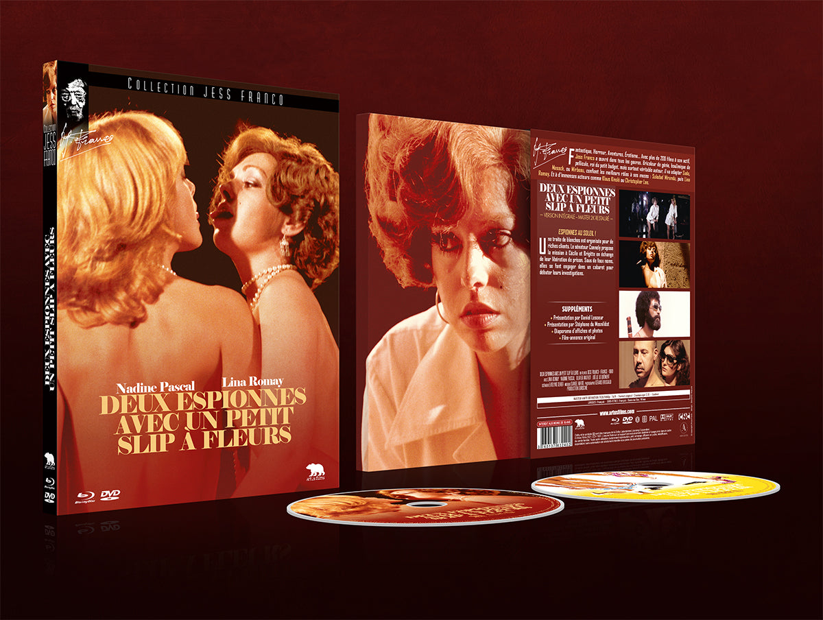 Deux espionnes avec un petit slip à fleurs